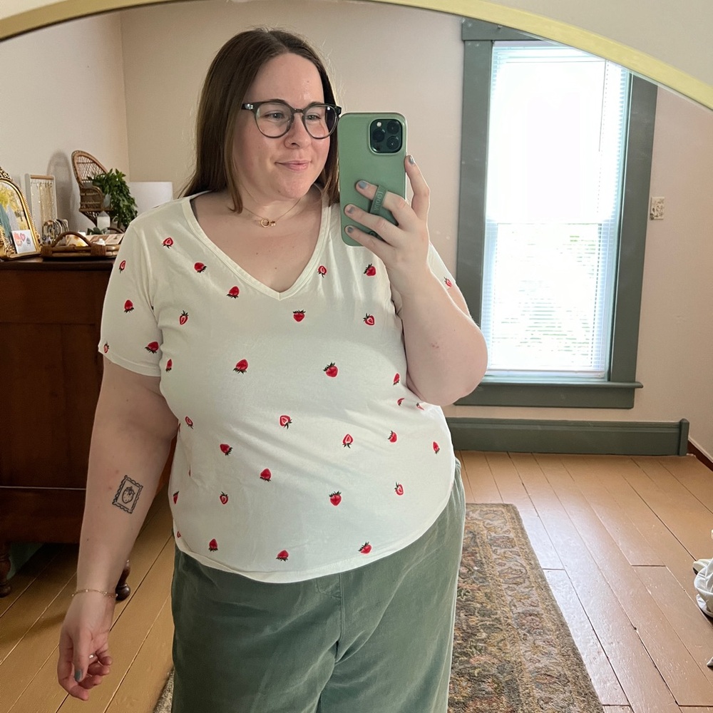 2X Old Navy Strawberry V-Neck Tee